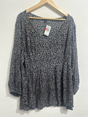 Torrid Women’s Plus Size 4X Gray Leopard Fit & Flare Crinkle Gauze Top
